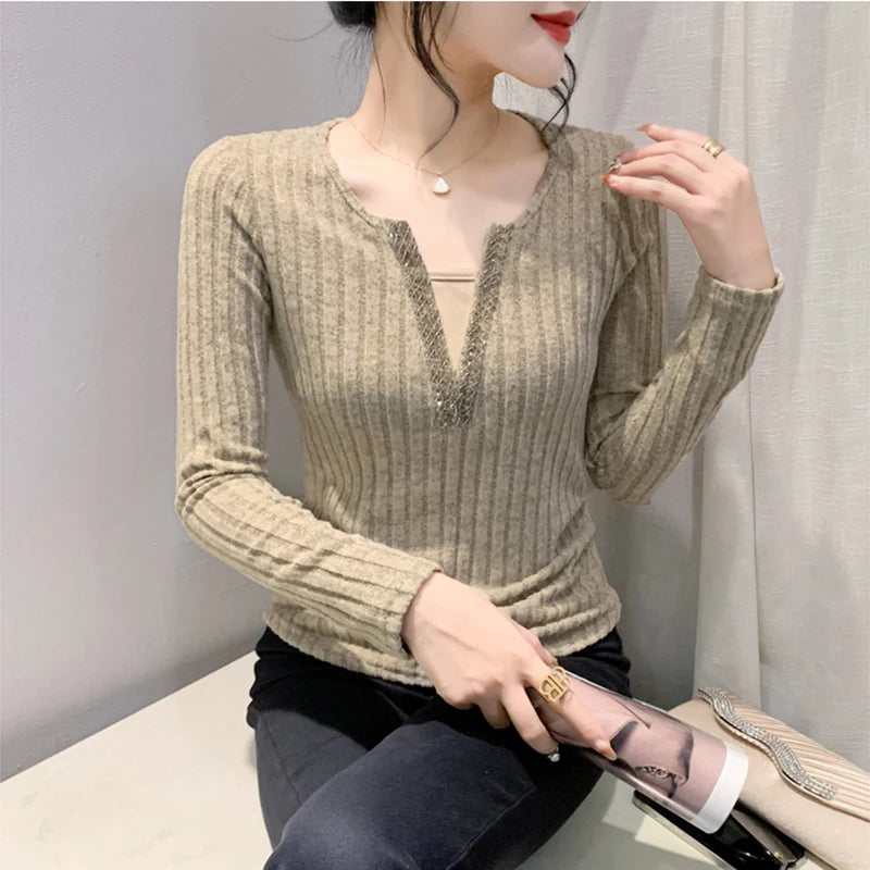 Sexy Hollow out V-Ne Pleated Color Base irt Long Sve Women's T-irt Design Sense Bead Faion Youthful Slim Fit...